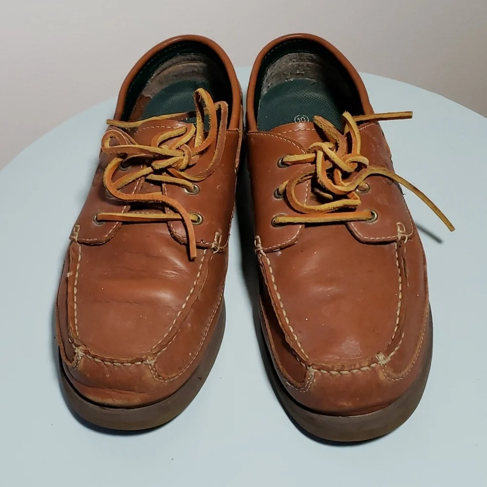 Earth Shoe Hatteras Leather Boat Style Shoes in Mid Brown.